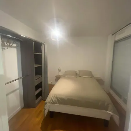 Face Au Port Apartment *