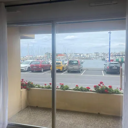 Apartment Face Au Port